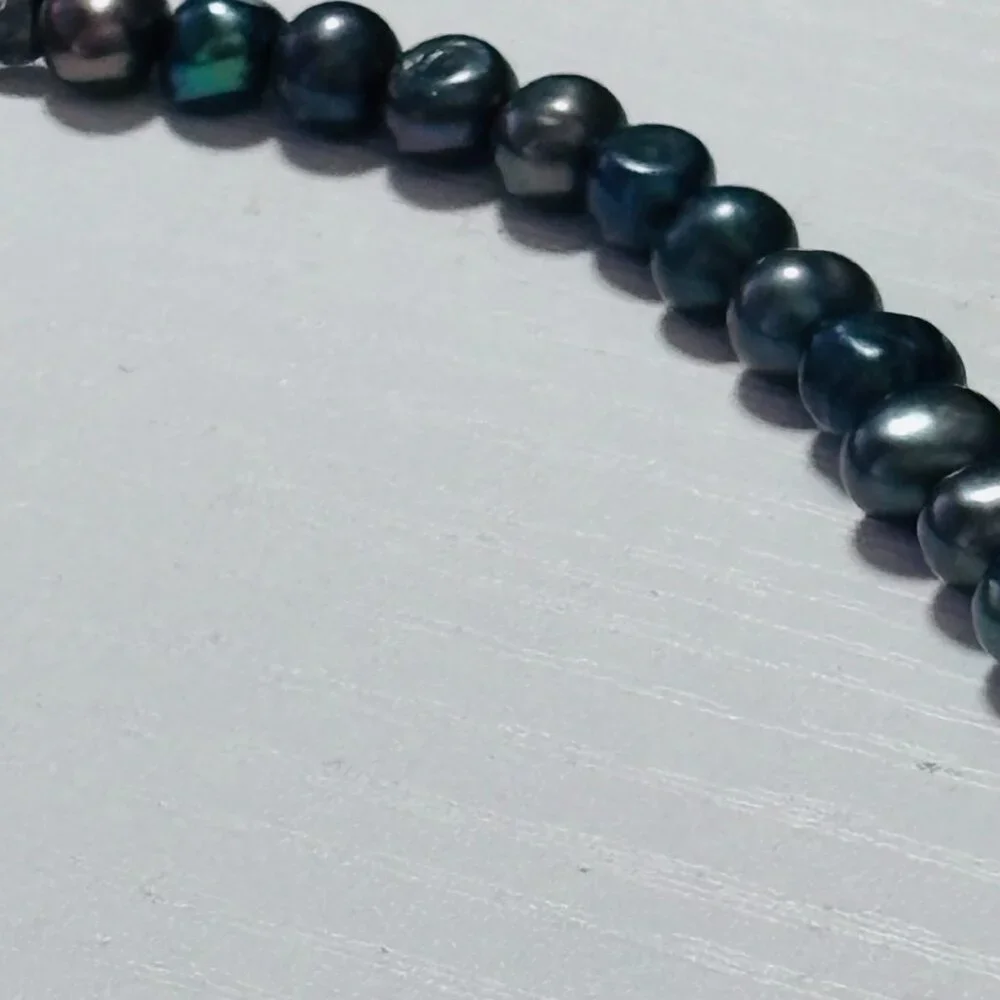 Black Peacock Pearl Beaded Necklace 18” Iridescent Classic - Picture 6 of 14